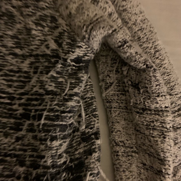 Gimmicks by BKE sweater in Gray colors, size XL Womens. In Good condition - Picture 3 of 6